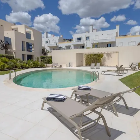 Elegant 2br Steps To Ria Formosa, Pool & Gym