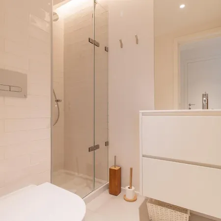 Elegant 2br Steps To Ria Formosa, Pool & Gym *